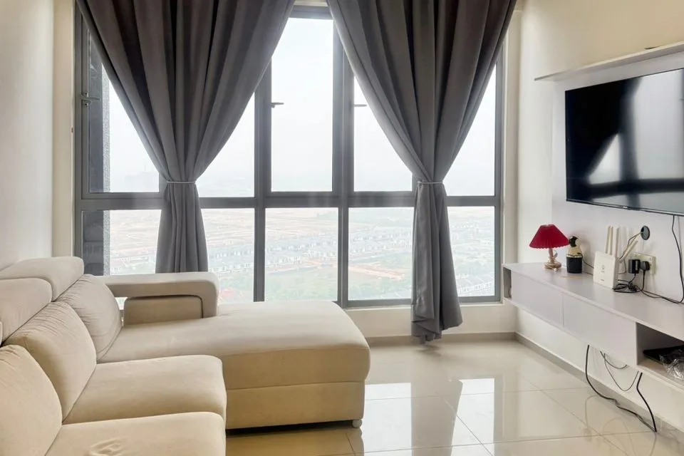 2R2B fully furnished unit @ Andaman Gravit8 Port Klang